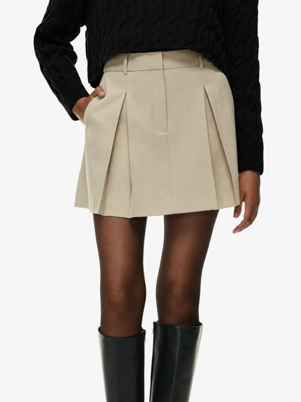 NWT Aritzia Bellcast Pleated Mini Skirt